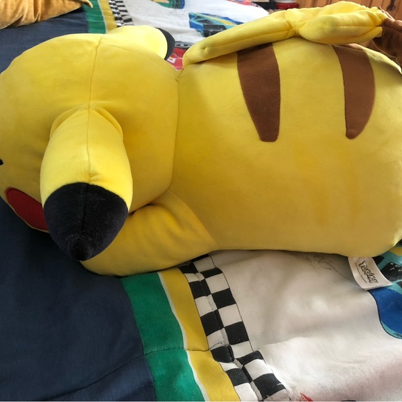 POKEMON!This adorable 18" Sleeping Pikachu plush stuffed animal - Picture 2 of 6